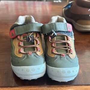 Mishansha Kids Sneakers in Green and Tan